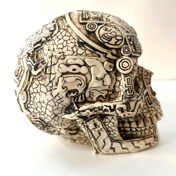Skull Sculpture - Picture 2 of 2